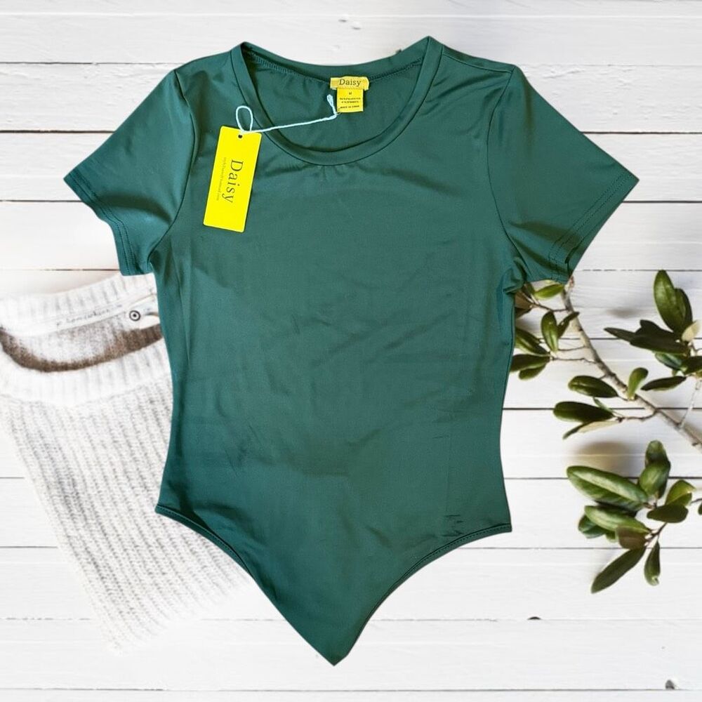 Daisy Olive Green Short Sleeve Bodysuit M NWT Two Snap Closure DB3417 Solid